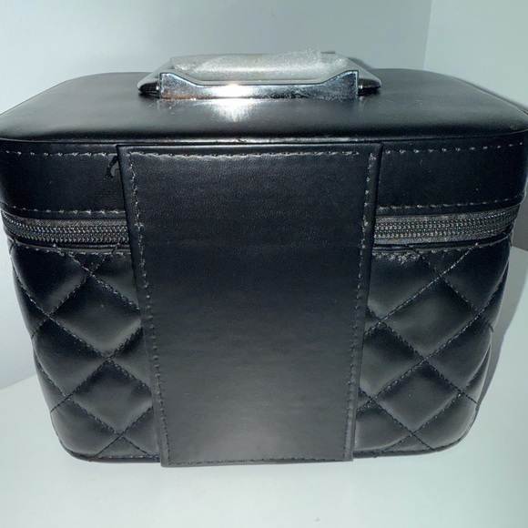 CC Black Quilted Leather Vanity Case - Picture 5 of 10